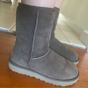 UGG Classic II Short Boot - Size 6